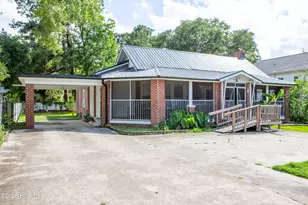 211 E Elm St, Bladenboro, NC 28320 - Photo 3