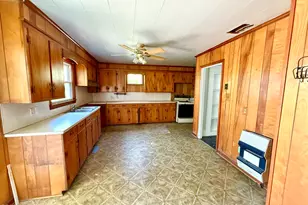 100 Plymouth St, Williamston, NC 27892 - Photo 3