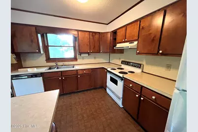 136 NE 21st Street, Oak Island, NC 28465 - Photo 7