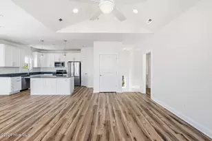 304 Oceanaire Ln, Surf City, NC 28445 - Photo 9