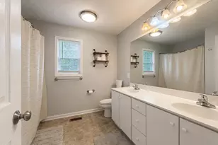 225 Woodgreen Ln, Aberdeen, NC 28315 - Photo 7