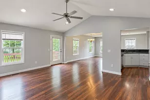 225 Woodgreen Ln, Aberdeen, NC 28315 - Photo 9