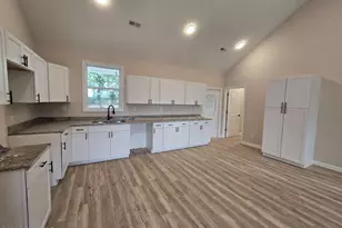 24821 Spring Hill Rd, Wagram, NC 28396 - Photo 5