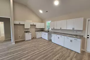 24821 Spring Hill Rd, Wagram, NC 28396 - Photo 3