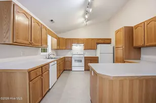209 Monterey Cir, New Bern, NC 28562 - Photo 11