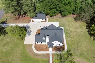 608 N East St, Roseboro, NC 28382 - Photo 5