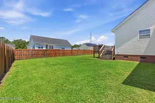 304 Pine Ridge Ln, Holly Ridge, NC 28445 - Photo 9
