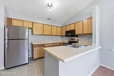 627 S Hampton Drive, Jacksonville, NC 28546 - Photo 11