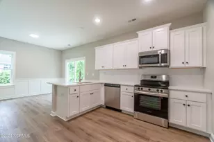 2106 Holly Dr, Wilmington, NC 28401 - Photo 9