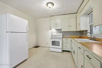 632 E Ocean Road, Holly Ridge, NC 28445 - Photo 11