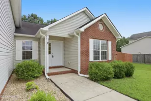 303 Brunswick Dr, Jacksonville, NC 28546 - Photo 3