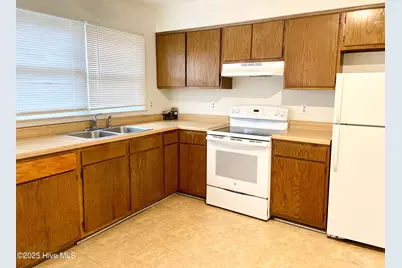 606 W Church Street, Elizabeth City, NC 27909 - Photo 3