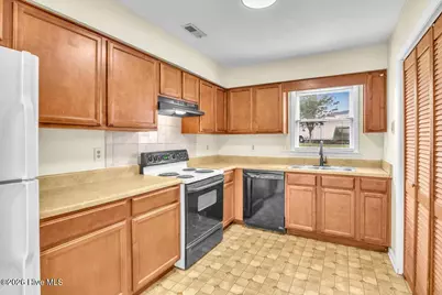 1019 Blue Leaf Place, Jacksonville, NC 28546 - Photo 15