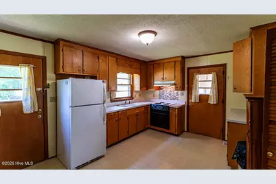 1110 N Webb Street, Selma, NC 27576 - Photo 9