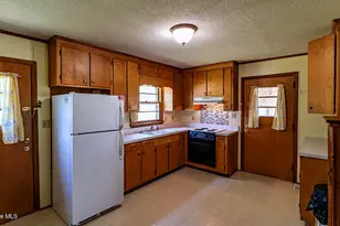 1110 N Webb St, Selma, NC 27576 - Photo 9