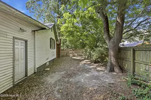 210 N Dyer St, Elizabeth City, NC 27909 - Photo 31