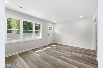 319 Lakewood Drive, Jacksonville, NC 28546 - Photo 5