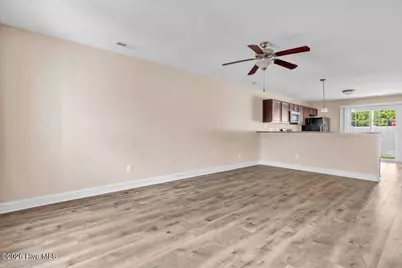 101 W Murrow Lane, Jacksonville, NC 28546 - Photo 5