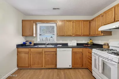 5201 Lord Tennyson Drive, Wilmington, NC 28405 - Photo 17