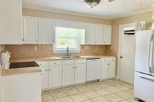 1000 Cameron Dr, Kinston, NC 28501 - Photo 13