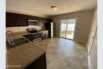 127 W Murrow Lane, Jacksonville, NC 28546 - Photo 3