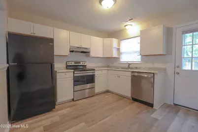 1091 W Pueblo Drive, Jacksonville, NC 28546 - Photo 5