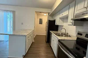 506 Myrtlewood Cir, Jacksonville, NC 28546 - Photo 3