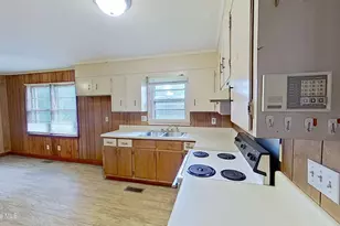 209 Sycamore St, Kenansville, NC 28349 - Photo 9