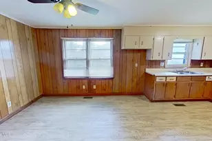 209 Sycamore St, Kenansville, NC 28349 - Photo 5