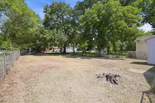 810 E St John St, Tarboro, NC 27886 - Photo 35