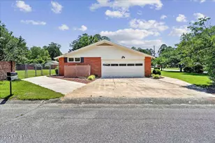 704 E Forest Hill Dr, Goldsboro, NC 27534 - Photo 5