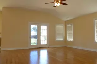 300 Sun St, Richlands, NC 28574 - Photo 5