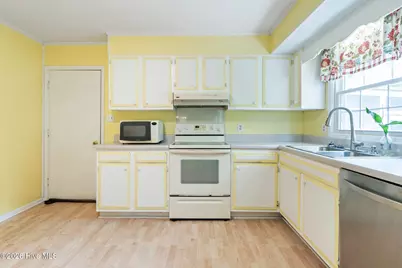 414 Thomas Drive, Jacksonville, NC 28546 - Photo 9
