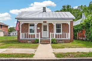 109 E South St, Kinston, NC 28501 - Photo 1