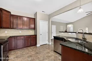 520 New Hanover Trl, Jacksonville, NC 28546 - Photo 17