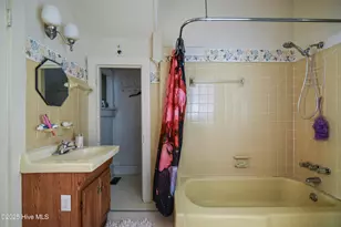 606 W Colonial Ave, Elizabeth City, NC 27909 - Photo 17