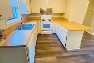 129 Village Cir, Jacksonville, NC 28546 - Photo 5