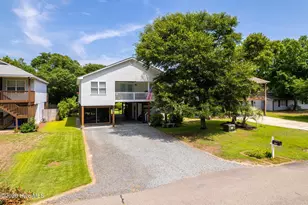 112 SW 13th St, Oak Island, NC 28465 - Photo 3
