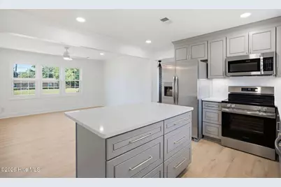 127 Deerwood Drive, Wilmington, NC 28405 - Photo 9