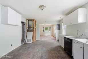 408 Pollock St, Beaufort, NC 28516 - Photo 15