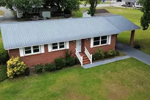 414 E Bostic St, Beulaville, NC 28518 - Photo 3