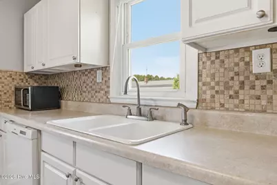 1304 Stallings Parkway, New Bern, NC 28562 - Photo 11