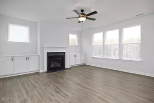 323 Queensferry Ln, Aberdeen, NC 28315 - Photo 3