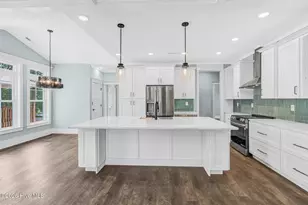 112 NE 27th St, Oak Island, NC 28465 - Photo 5