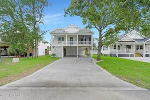 112 NE 27th St, Oak Island, NC 28465 - Photo 5