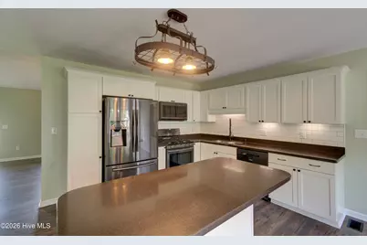 300 Crest Place, Jacksonville, NC 28540 - Photo 11