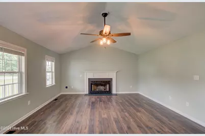 300 Crest Place, Jacksonville, NC 28540 - Photo 5