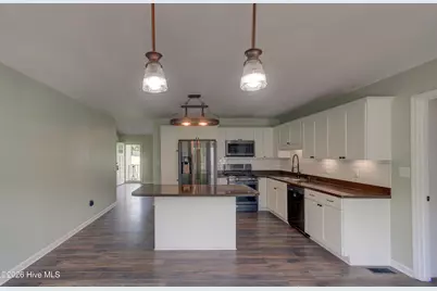 300 Crest Place, Jacksonville, NC 28540 - Photo 9