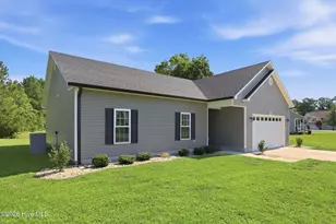 501 Park Meadows Dr, Newport, NC 28570 - Photo 3