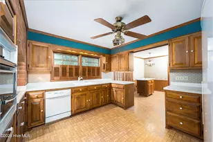 806 Cliftwood Dr, Siler City, NC 27344 - Photo 17